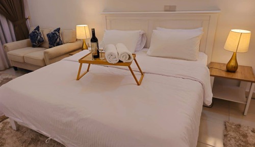 Standard Apartment, 1 Queen Bed, Non Smoking