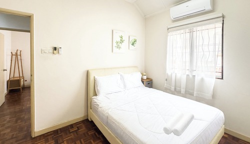 Comfort House, Garden View