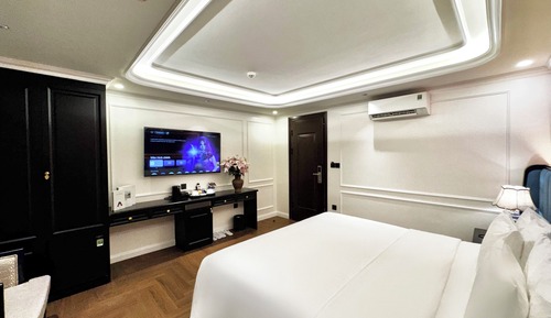 Deluxe Room, City View