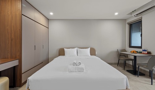 Basic Apartment, City View
