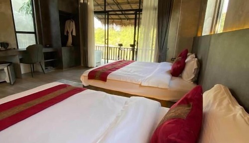 Grand Room, Hot Tub, River View