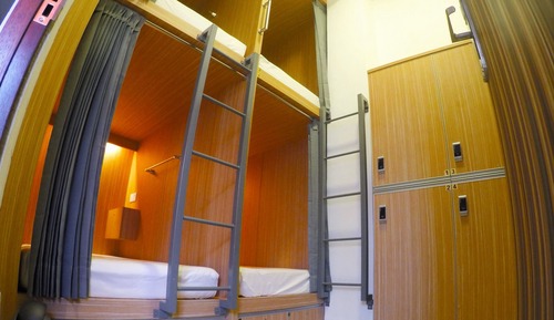 Bed in 4-Bed Mixed Dorm with Window