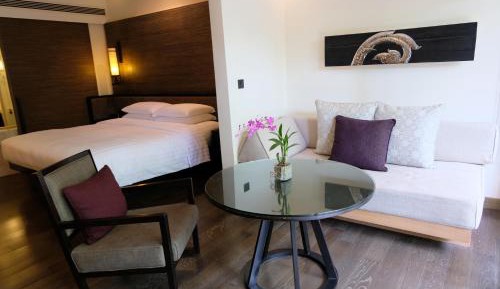 Deluxe King Room - Club Access
