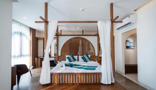 Junior Suite with Balcony