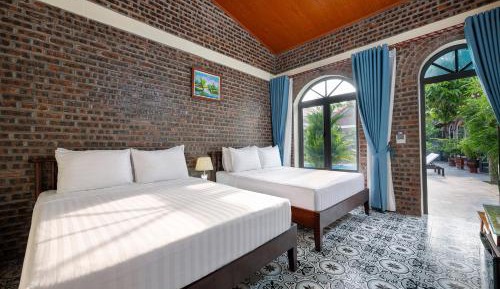 Deluxe Family Room with Pool View
