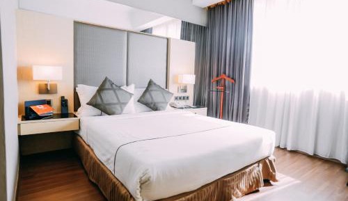 Club Deluxe Queen Room