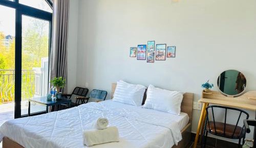 One-Bedroom Apartment with Balcony