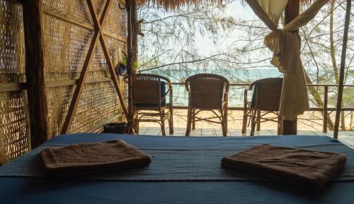 Standard Bungalow with Sea View - Shared Bathroom