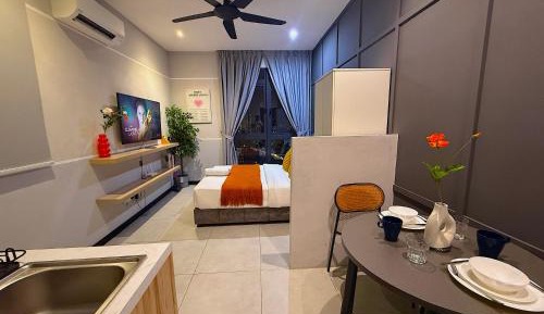 Deluxe One-Bedroom Apartment with City View