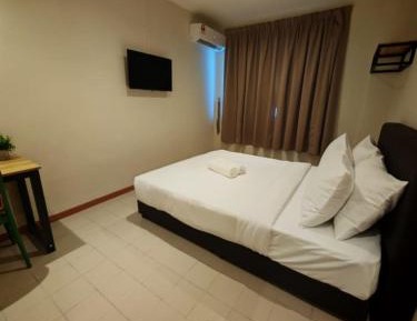 Deluxe Queen Room