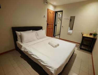 Standard Queen Room