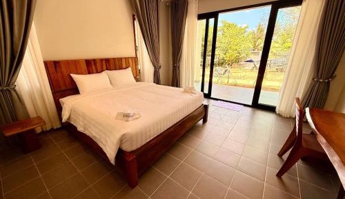 Deluxe Double Room (2 Adults + 1 Child)