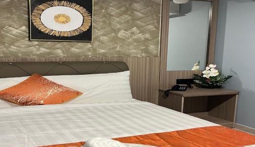Deluxe Queen Room
