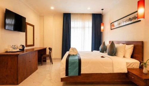 Deluxe Double with Pool View 