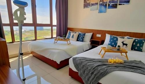 Deluxe One-Bedroom Apartment (Panoramic Sea View & Full Kitchen)