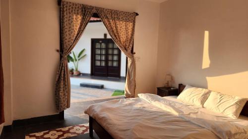 Queen Room with Garden View