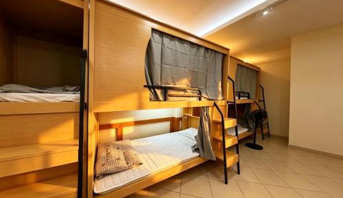 Single Bed in Mixed Dormitory Room