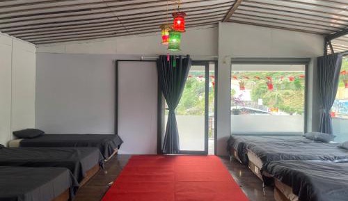 Single Bed in Mixed Dormitory Room