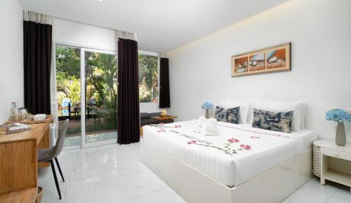 Studio Double With Terrace Pool Access - Free Pick Up