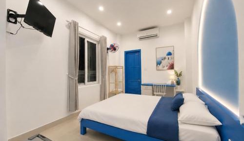 Deluxe Room (2 Adults + 1 Child)