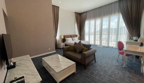 Deluxe King Suite