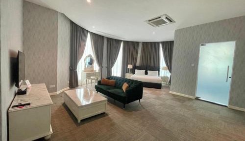 Deluxe King Suite