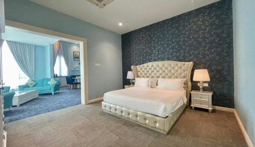 Suite with Mountain View