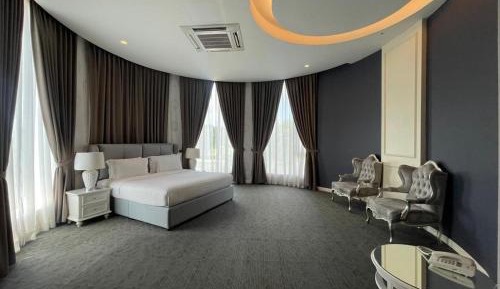 Deluxe King Suite