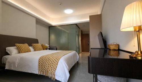 Studio Apartment with Balcony