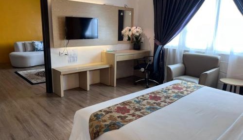 Deluxe King Suite