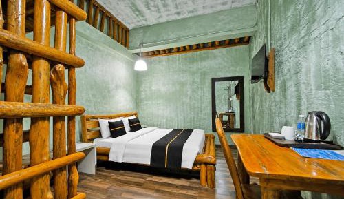 Deluxe Queen Room
