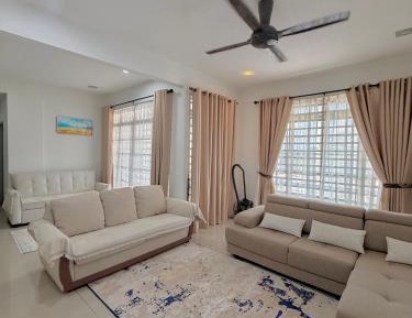 Three-Bedroom Apartment - High Floor