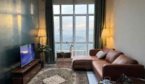 Three-Bedroom Apartment with Mountain View