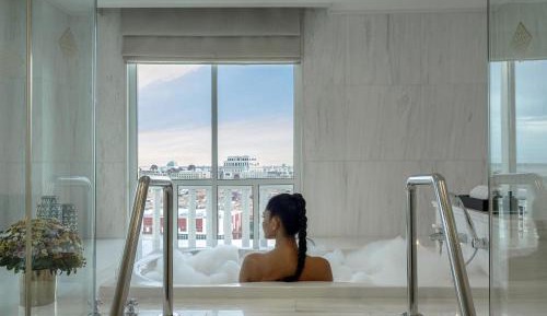 Prestige Suite with Executive Lounge Access