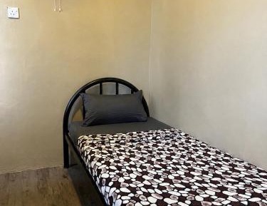 Single Room with Shared Bathroom No Window