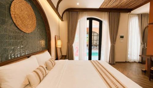 Suite with Pool View