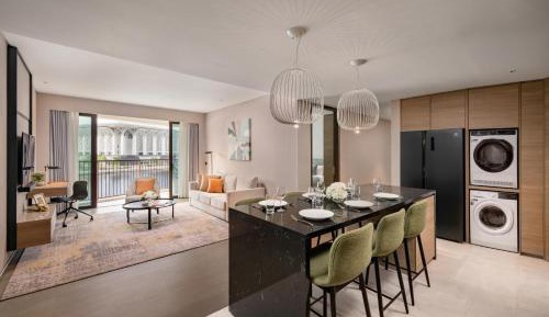 Three-Bedroom Apartment with Lake View
