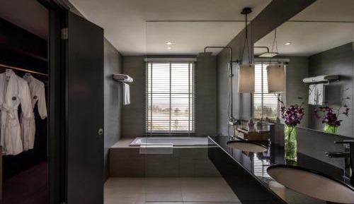 Superior King Suite