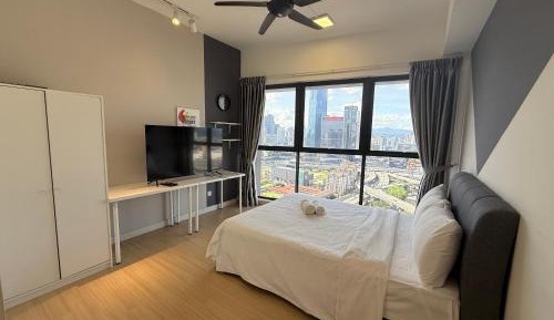 Four-Bedroom Apartment with Balcony 