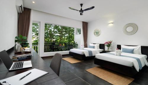 Studio with Balcony