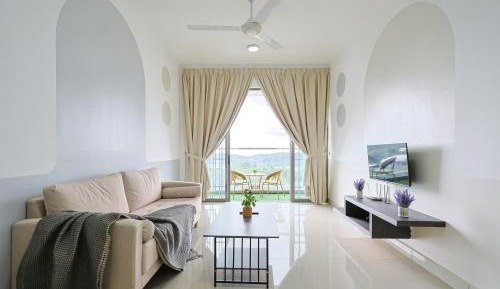 Four-Bedroom Apartment with Balcony 