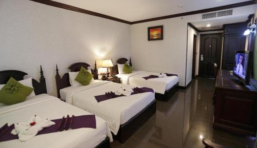 Triple Room with City View