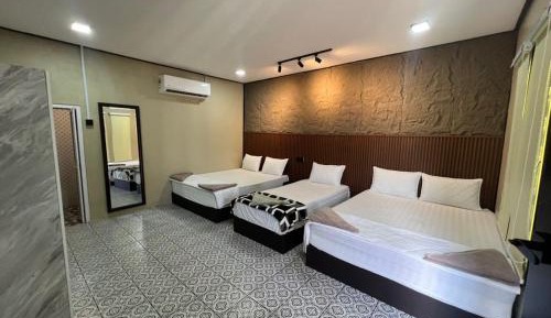 Quadruple Room with Private Bathroom