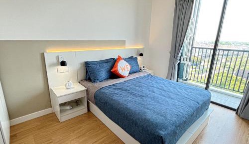 One-Bedroom Apartment with View