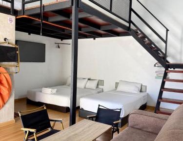 Deluxe Family Suite