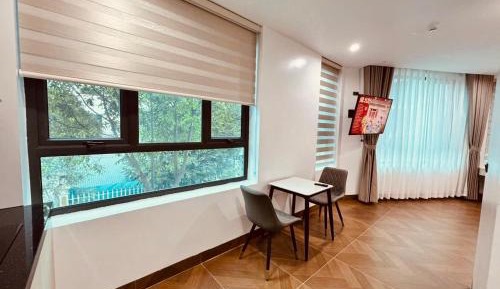 One-Bedroom Apartment with City View