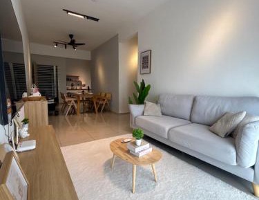 Three-Bedroom Apartment with Mountain View