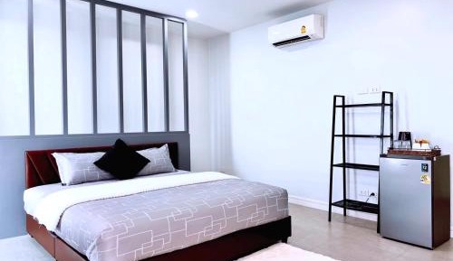Classic One-Bedroom Apartment with King Bed