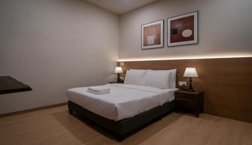 Deluxe Queen Room