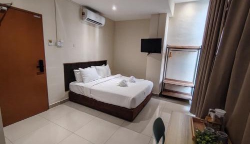Deluxe Queen Room